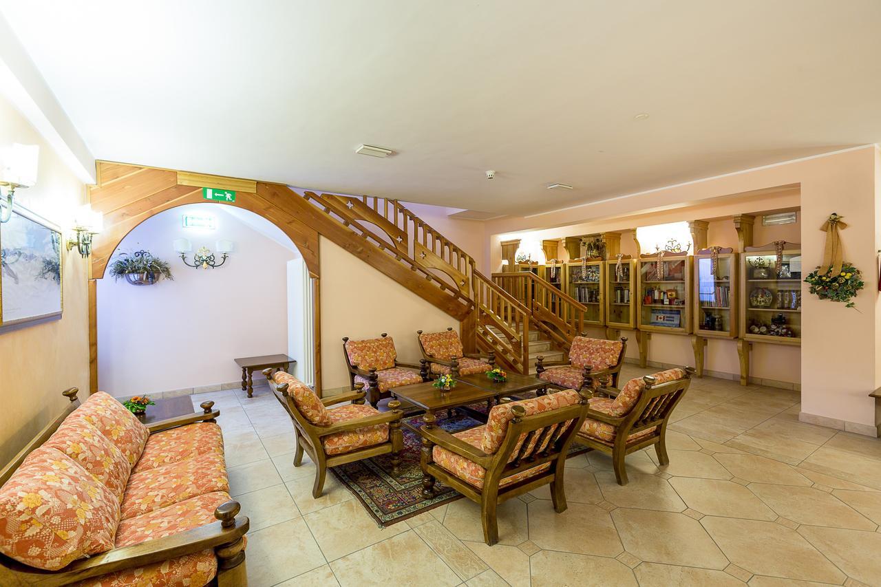 רוקרזו Hotel Trieste מראה חיצוני תמונה