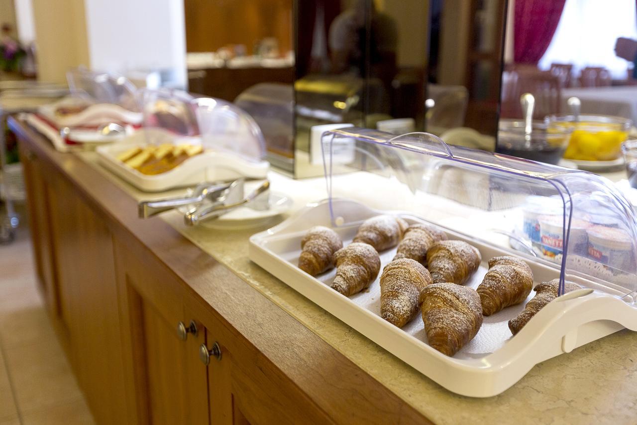 רוקרזו Hotel Trieste מראה חיצוני תמונה