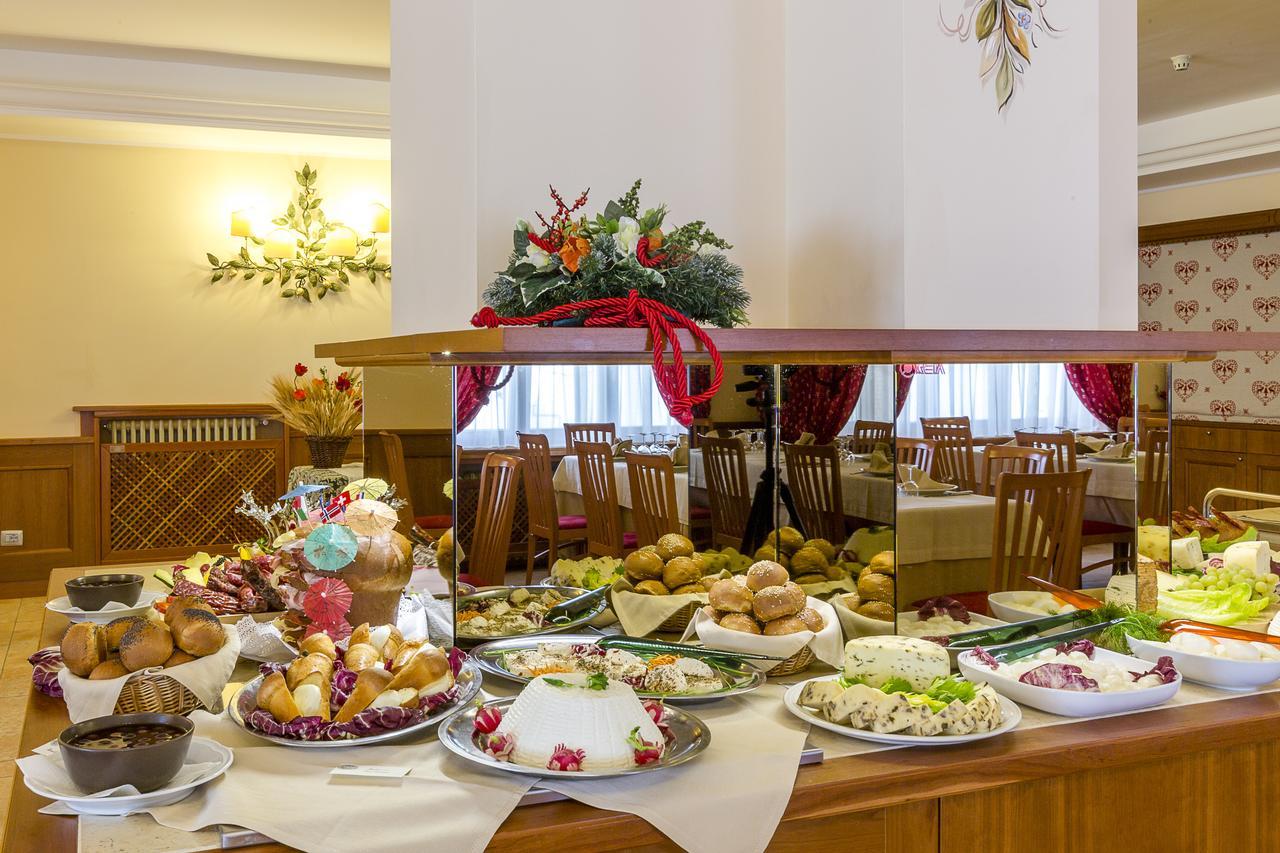 רוקרזו Hotel Trieste מראה חיצוני תמונה