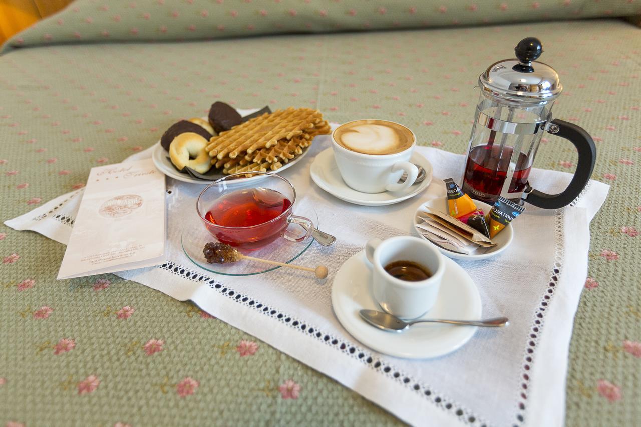 רוקרזו Hotel Trieste מראה חיצוני תמונה