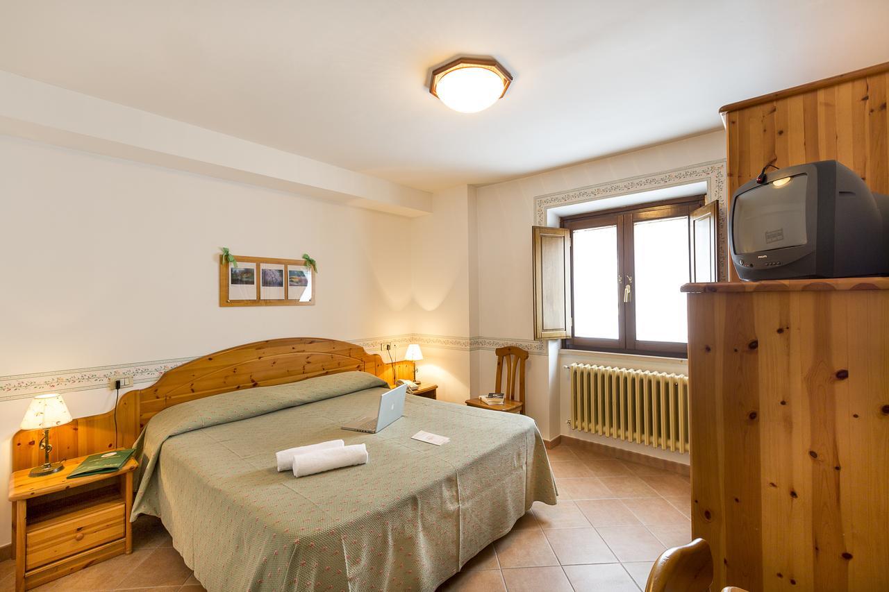 רוקרזו Hotel Trieste מראה חיצוני תמונה