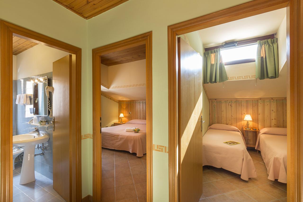 רוקרזו Hotel Trieste מראה חיצוני תמונה